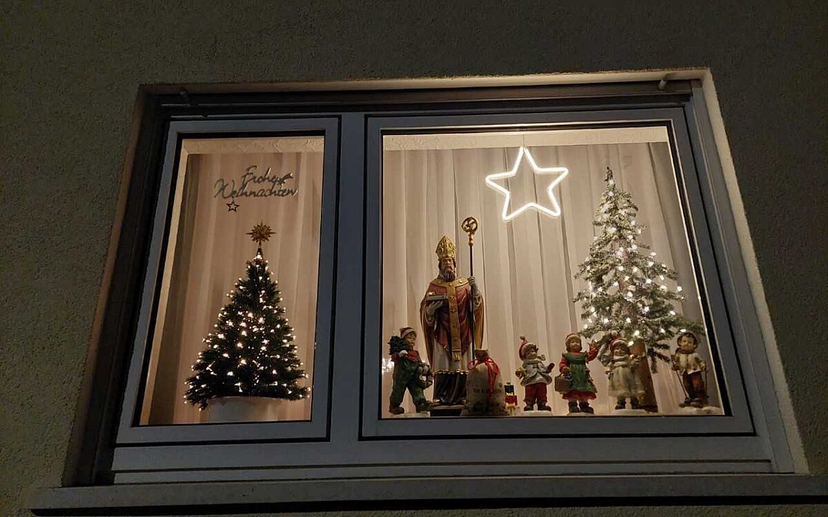 KW49 Weihnachtsfenster Schuessler KW49 Weihnachtsfenster Schuessler