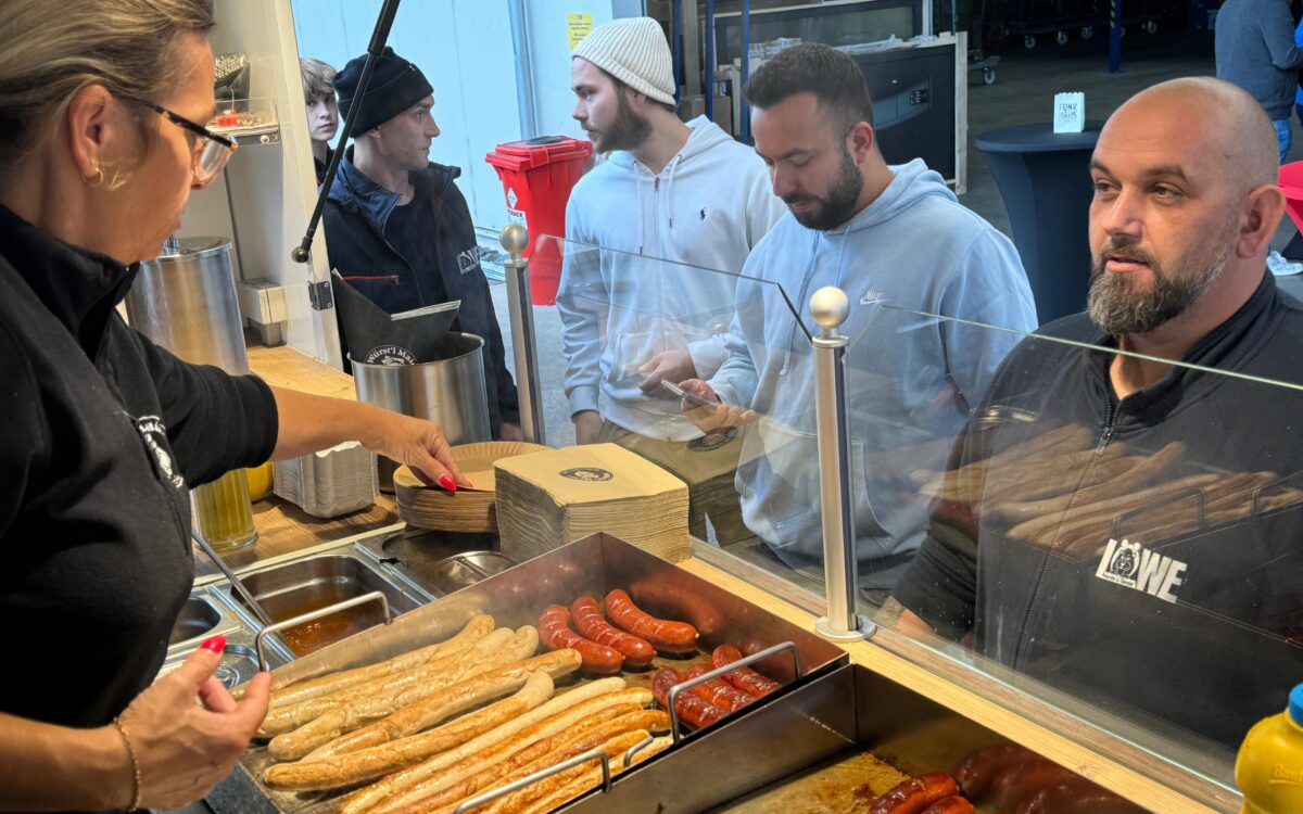 081024 Tag 1 Loewe Fenster 1 081024 Tag 1 Loewe Fenster 1