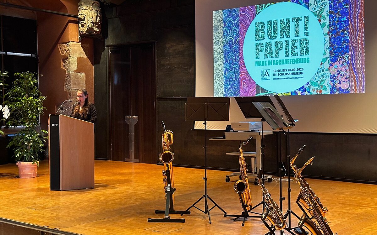 090626 AB Ausstellungseroeffnung Buntpapier LD 5 090626 AB Ausstellungseroeffnung Buntpapier LD 5