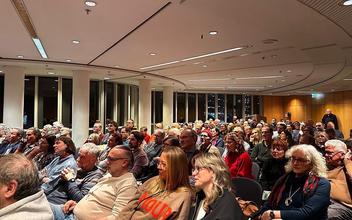 130226 AB OB heisser Stuhl 3 130226 AB OB heisser Stuhl 3