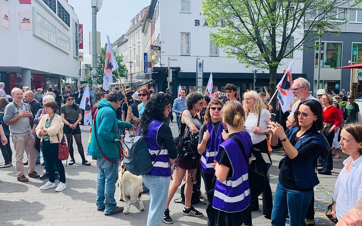 130424 AB Letzte Generation Strassenblockade Herstallturm 4 130424 AB Letzte Generation Strassenblockade Herstallturm 4
