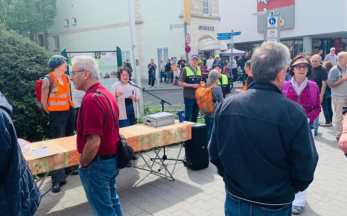 130424 AB Letzte Generation Strassenblockade Herstallturm 5 130424 AB Letzte Generation Strassenblockade Herstallturm 5