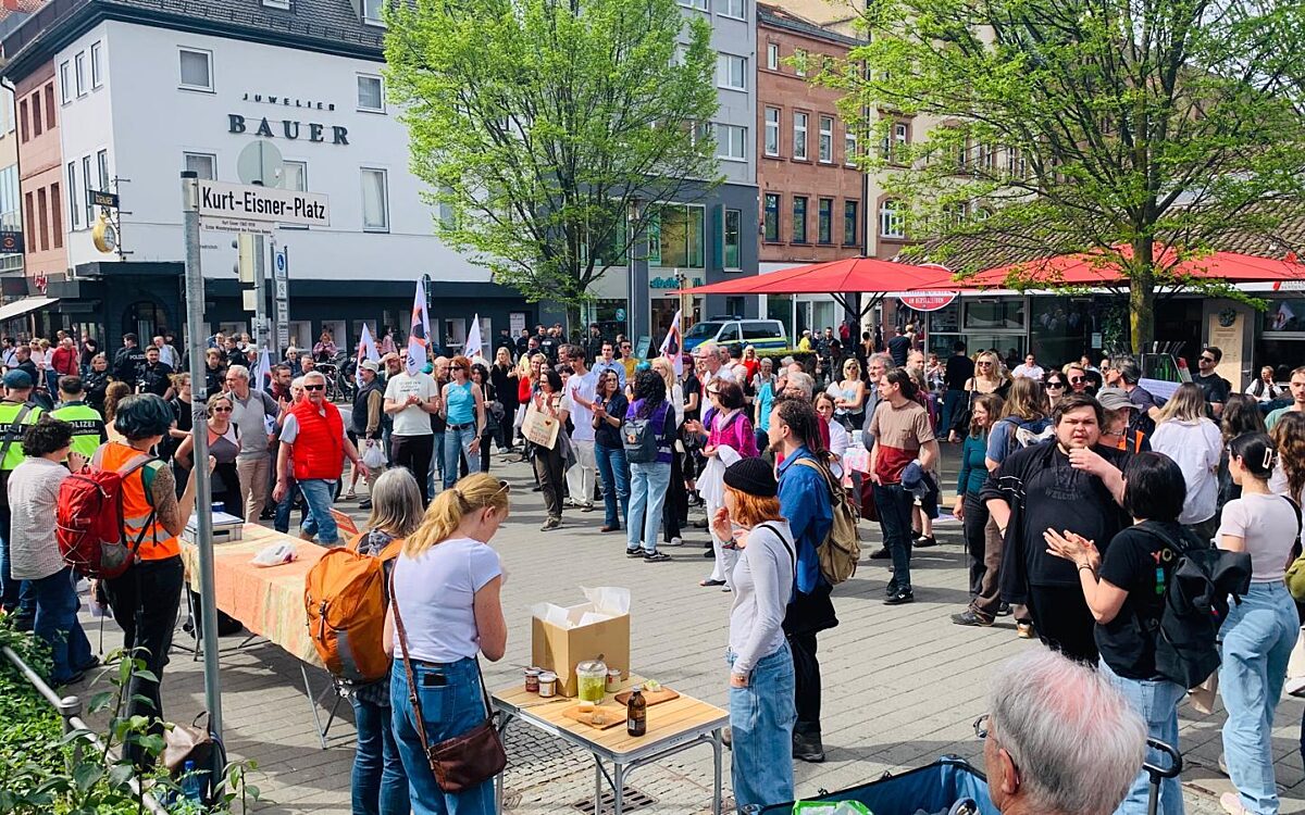 130424 AB Letzte Generation Strassenblockade Herstallturm 9 130424 AB Letzte Generation Strassenblockade Herstallturm 9