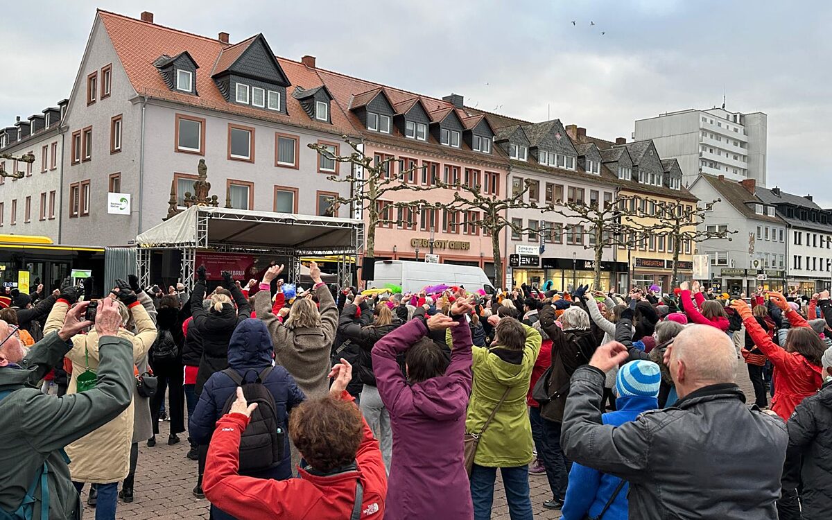 140225 HU Tanzdemo HW 4 140225 HU Tanzdemo HW 4