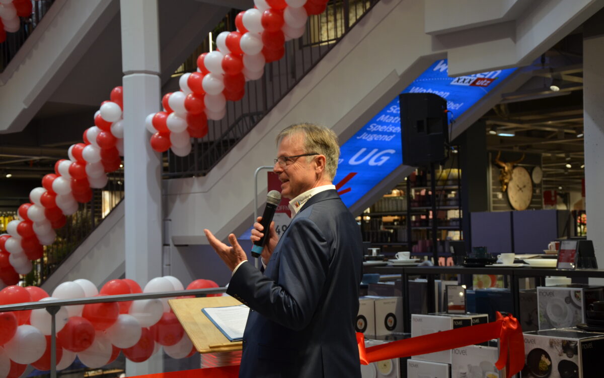 Neueröffnung von XXXLutz in Obernburg
