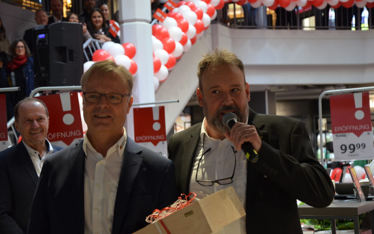 Neueröffnung von XXXLutz in Obernburg