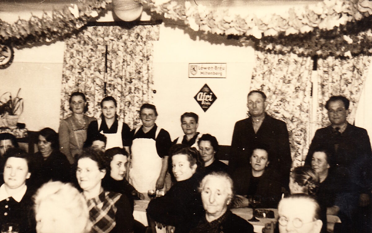 KW03 Dorfkinder Wirtshaussingen frueher 2 KW03 Dorfkinder Wirtshaussingen frueher 2