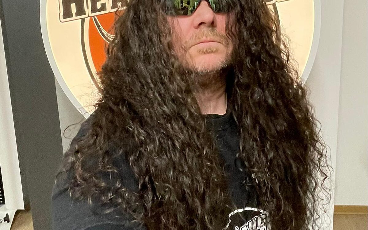 KW40 Headbanging 2 KW40 Headbanging 2