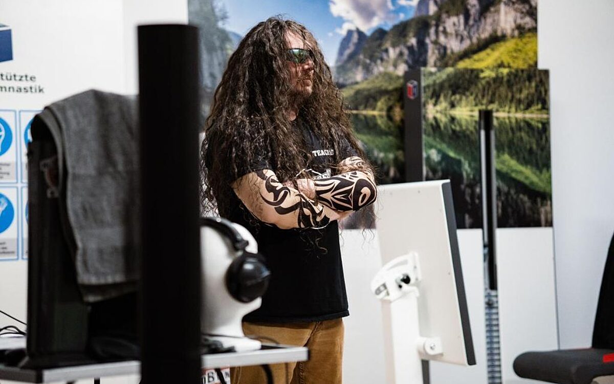 KW40 Headbanging 7 KW40 Headbanging 7