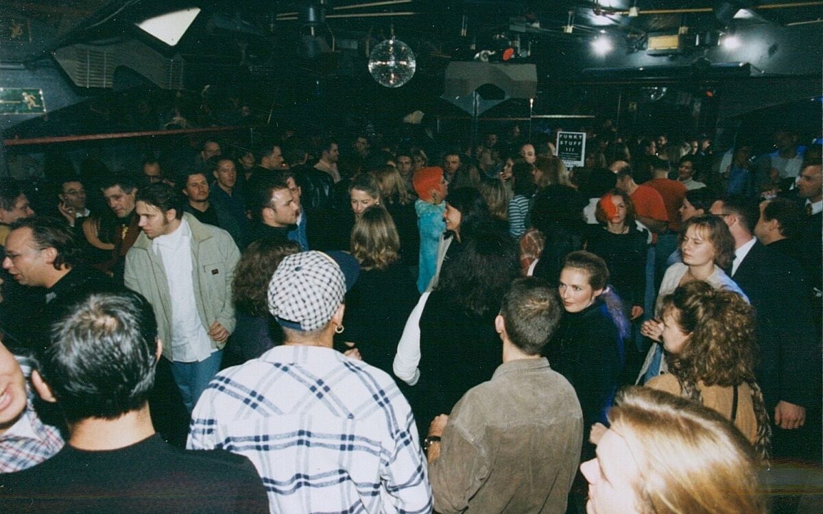 KW49 Disco CAVE 1 KW49 Disco CAVE 1