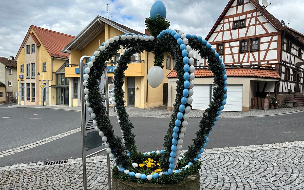 Osterbrunnen Moenchberg 1 Osterbrunnen Moenchberg 1