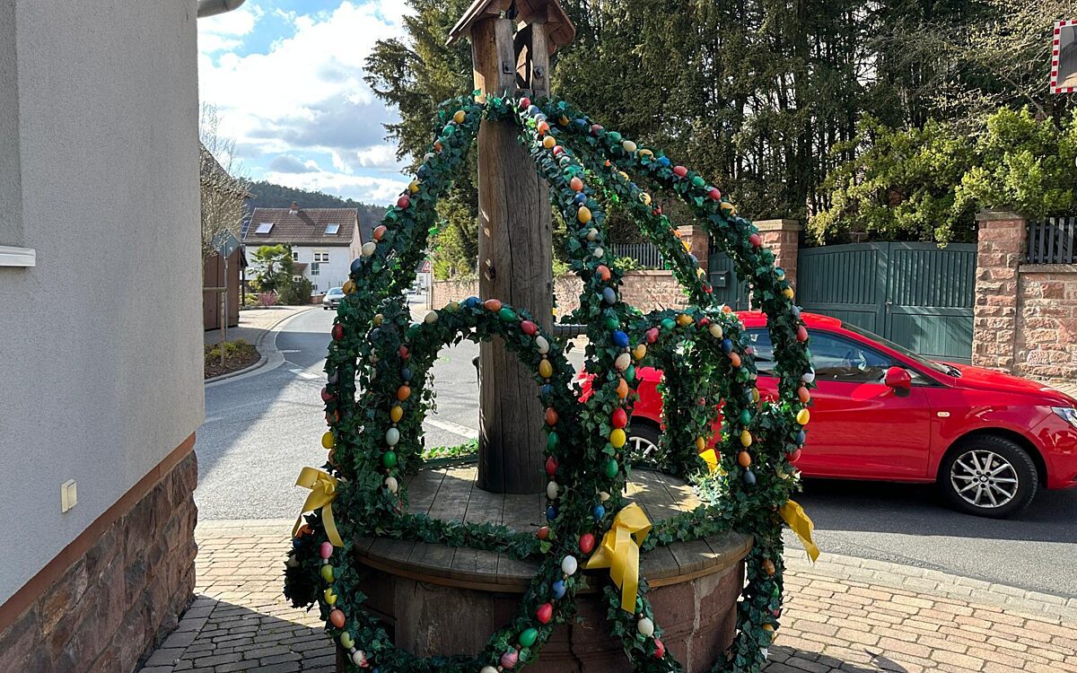 Osterbrunnen Rueck Schippach 2 Osterbrunnen Rueck Schippach 2