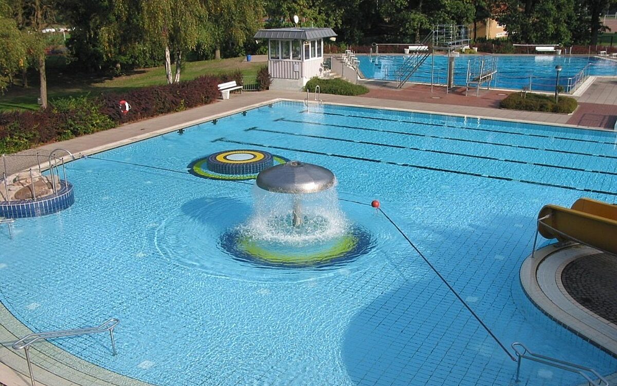 Symbolbild Freibad Symbolbild Freibad