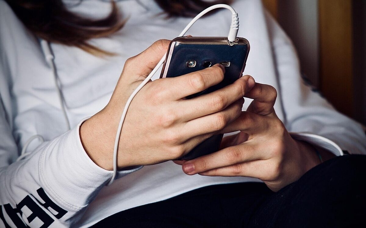 Symbolbild Handy Jugend Sprache Symbolbild Handy Jugend Sprache