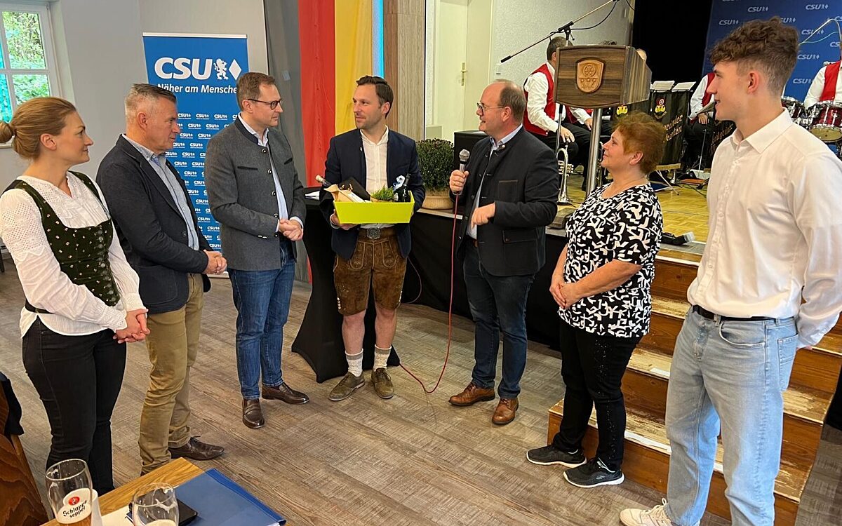 031024 Weisswurstfruehstueck CSU Schoellkrippen ML 12 031024 Weisswurstfruehstueck CSU Schoellkrippen ML 12