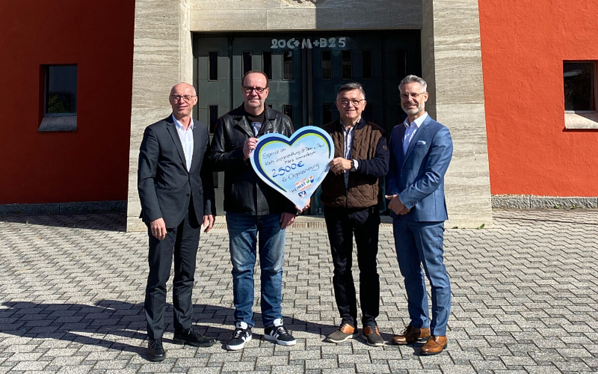 Spendenuebergabe 2 Spendenuebergabe 2