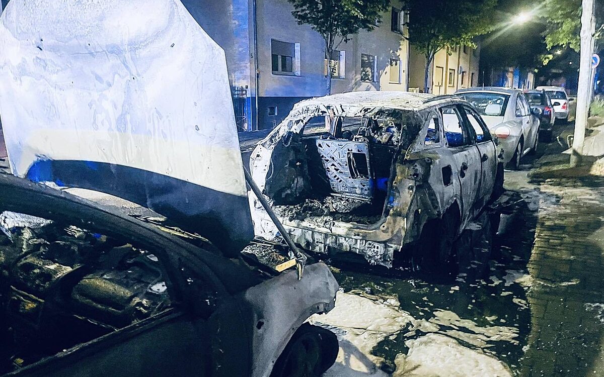 010823 HU Grossauheim Brandstiftung Autobrand Foto Feuerwehr Hanau 010823 HU Grossauheim Brandstiftung Autobrand Foto Feuerwehr Hanau