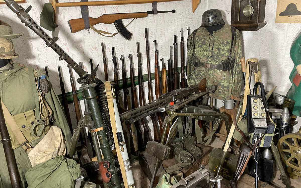 010825 Aschaffenburg Kriegswaffen 010825 Aschaffenburg Kriegswaffen