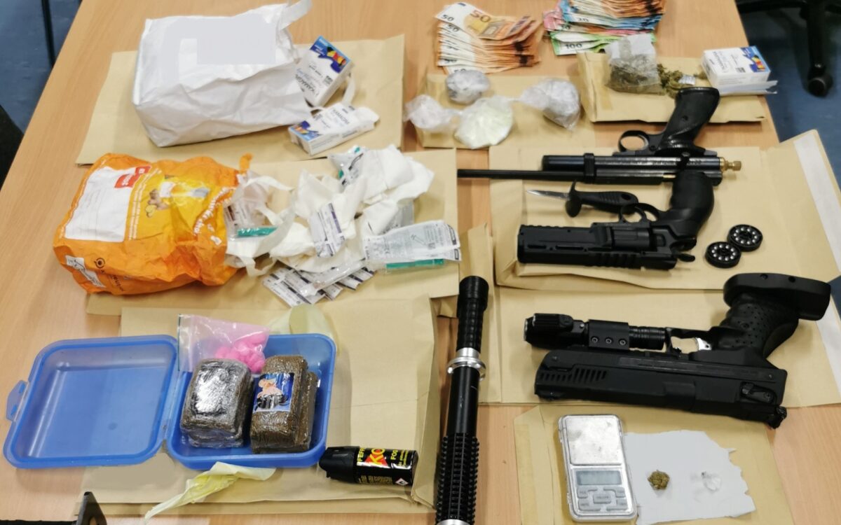 011122 Rodgau Drogen Waffen 011122 Rodgau Drogen Waffen