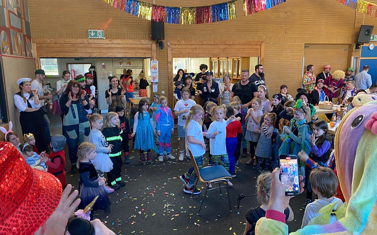 020325 Rueck Schippach Kinderfasching JG 17 020325 Rueck Schippach Kinderfasching JG 17