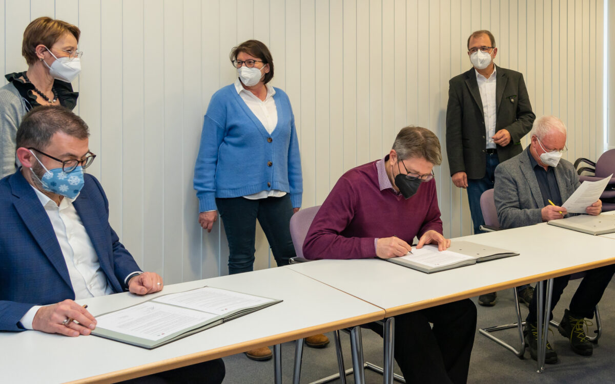 030222 Kreis Miltenberg Hofmann Gruppe bleibt Partner des Landkreises 030222 Kreis Miltenberg Hofmann Gruppe bleibt Partner des Landkreises