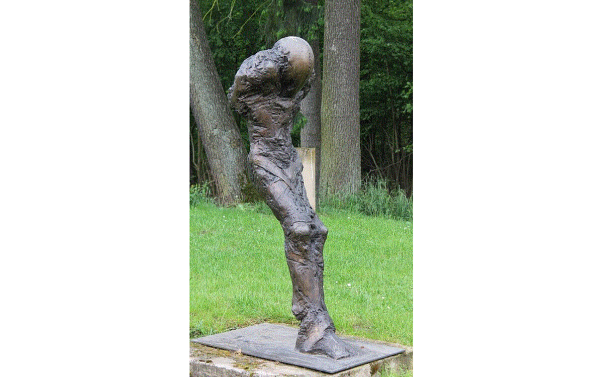 030423 Sailauf Bronzeskulptur 2 030423 Sailauf Bronzeskulptur 2