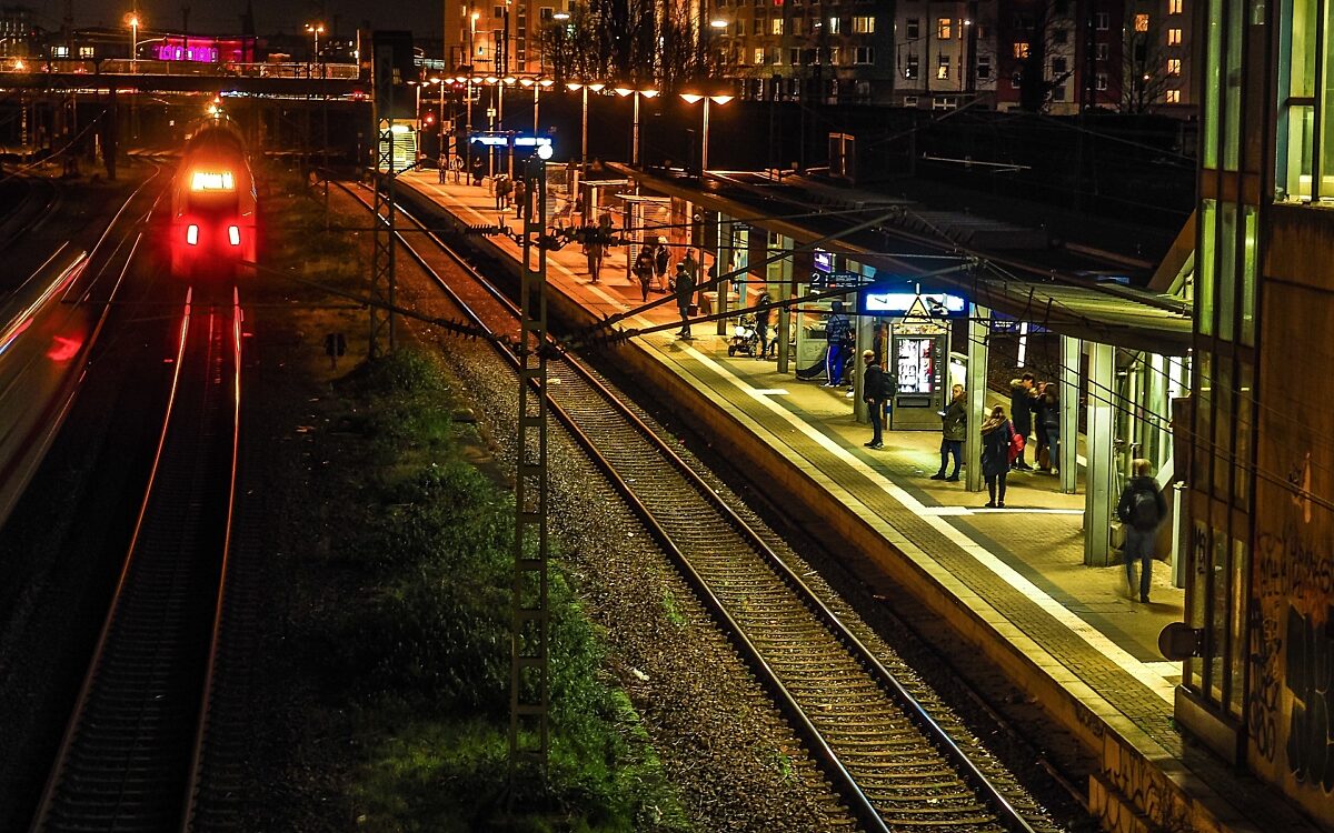 031022 Hanau raub bahnsteig 031022 Hanau raub bahnsteig