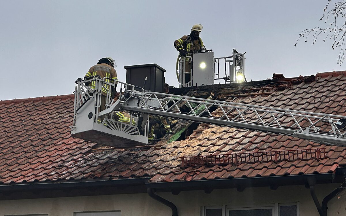 031225 AB Brand dachstuhl 1