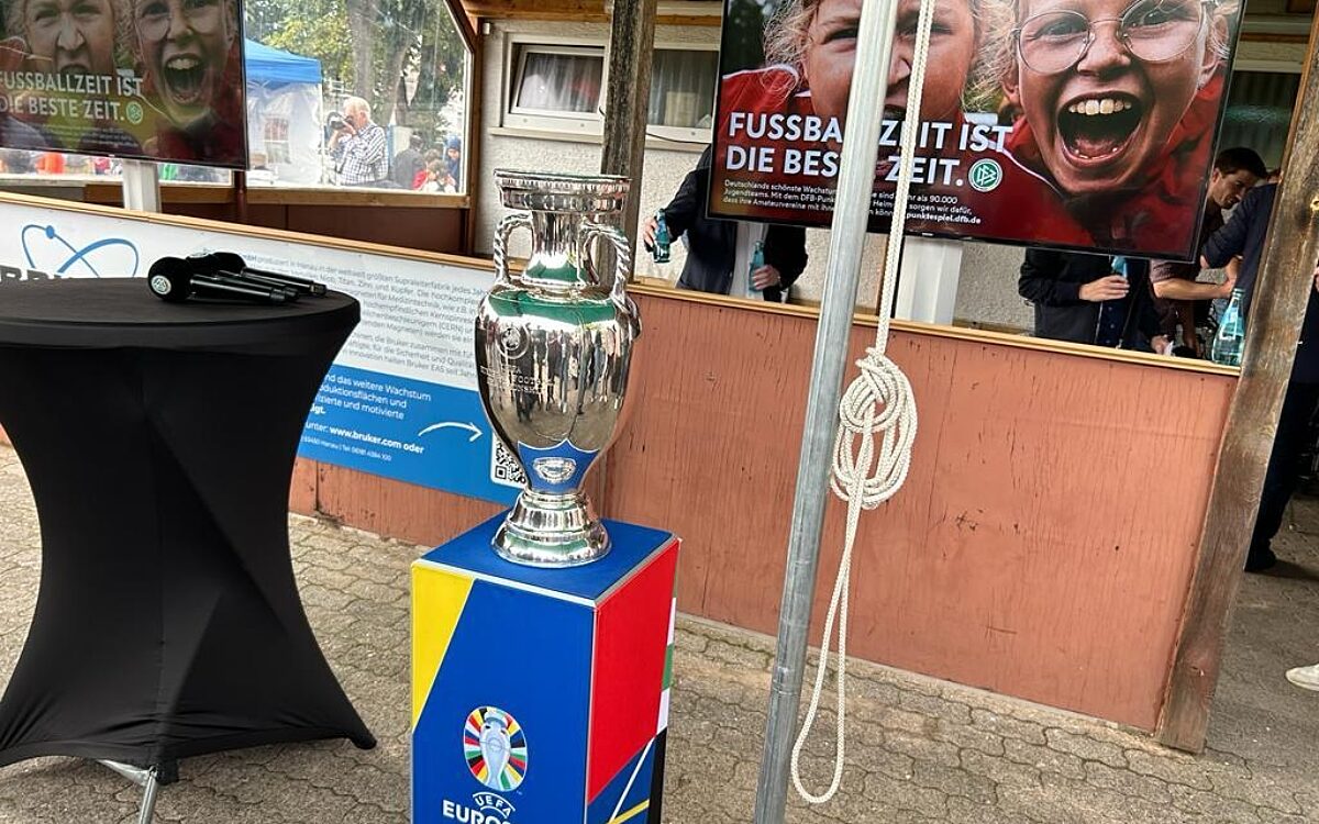 040823 Voeller 10 040823 Voeller 10