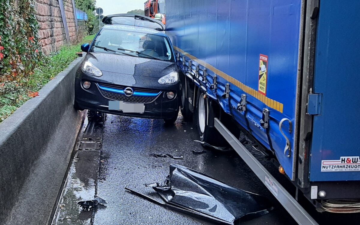 041021 Golnhausen Auto eingeklemmt 041021 Golnhausen Auto eingeklemmt