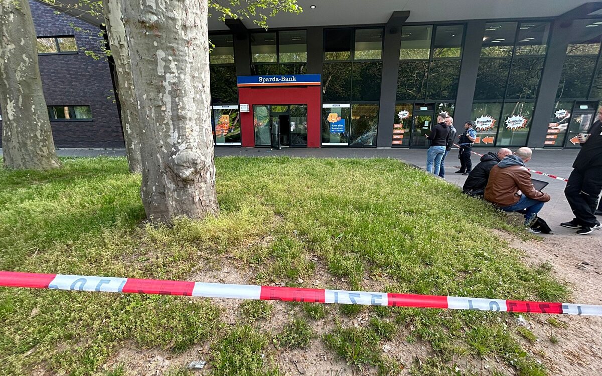 050523 Offenbach Geldautomat gesprengt Bieberer Berg 4 050523 Offenbach Geldautomat gesprengt Bieberer Berg 4