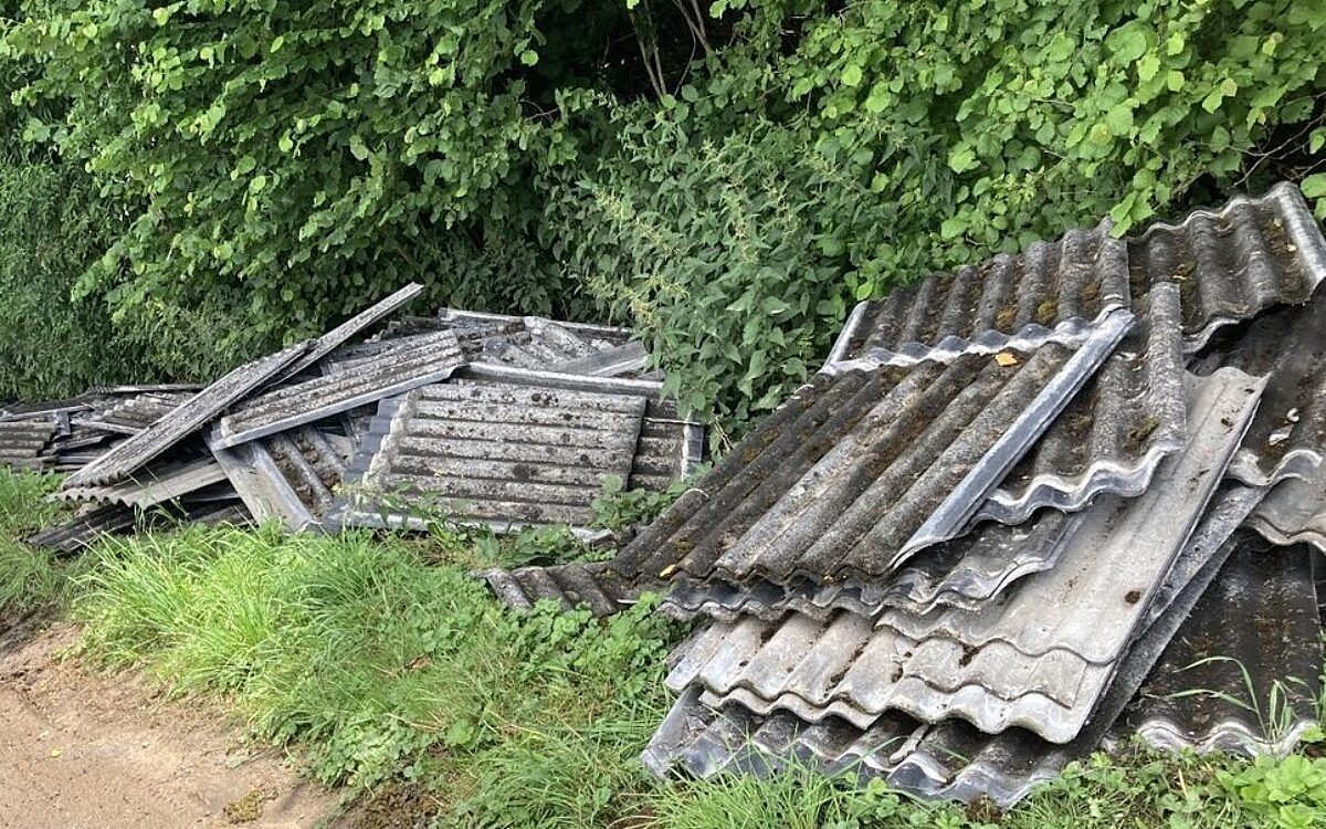 050724 Maintal Polizei asbestentsorgung 050724 Maintal Polizei asbestentsorgung