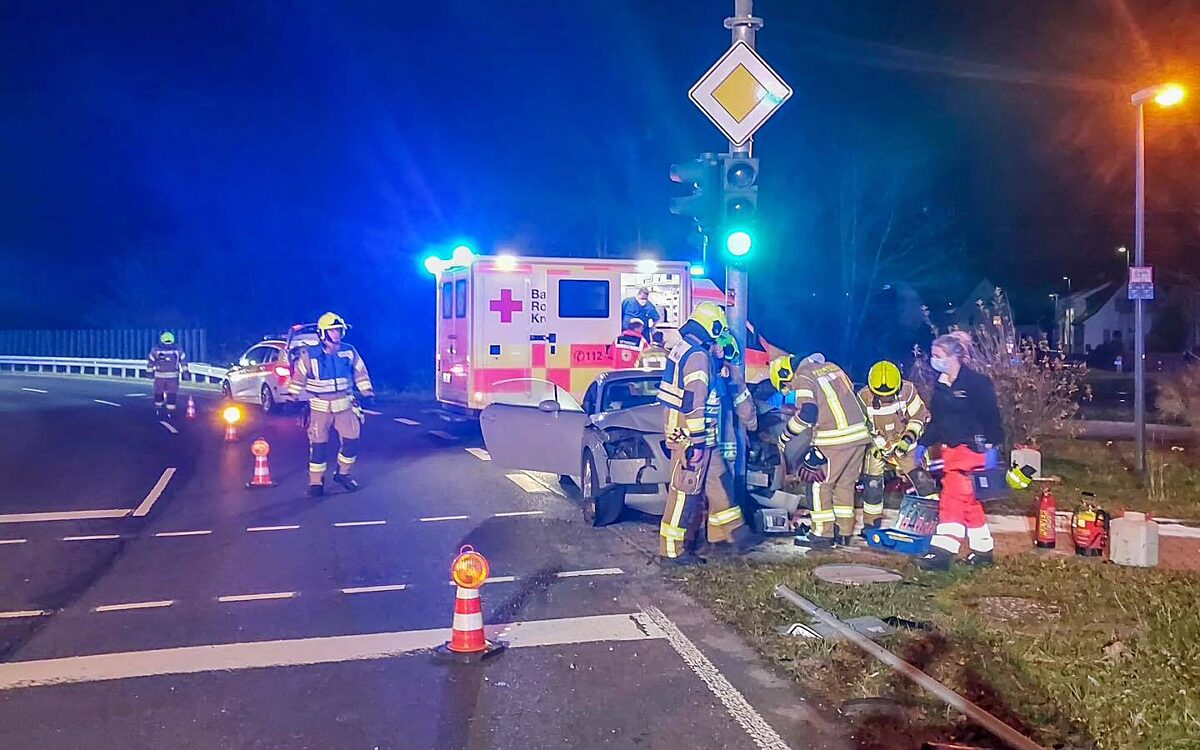 060124 Kahl Unfall mit Ampel Foto Feuerwehr Kahl 2 060124 Kahl Unfall mit Ampel Foto Feuerwehr Kahl 2