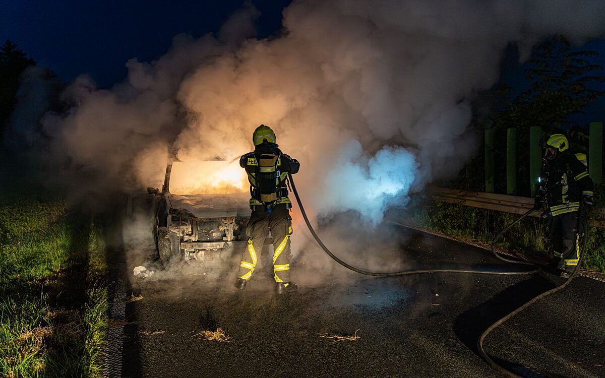 060624 Langenselbold Autobrand Quelle Feuerwehr 2 060624 Langenselbold Autobrand Quelle Feuerwehr 2