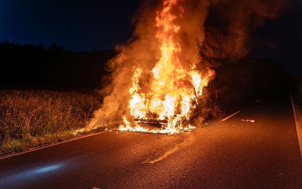 060624 Langenselbold Autobrand Quelle Feuerwehr 5 060624 Langenselbold Autobrand Quelle Feuerwehr 5