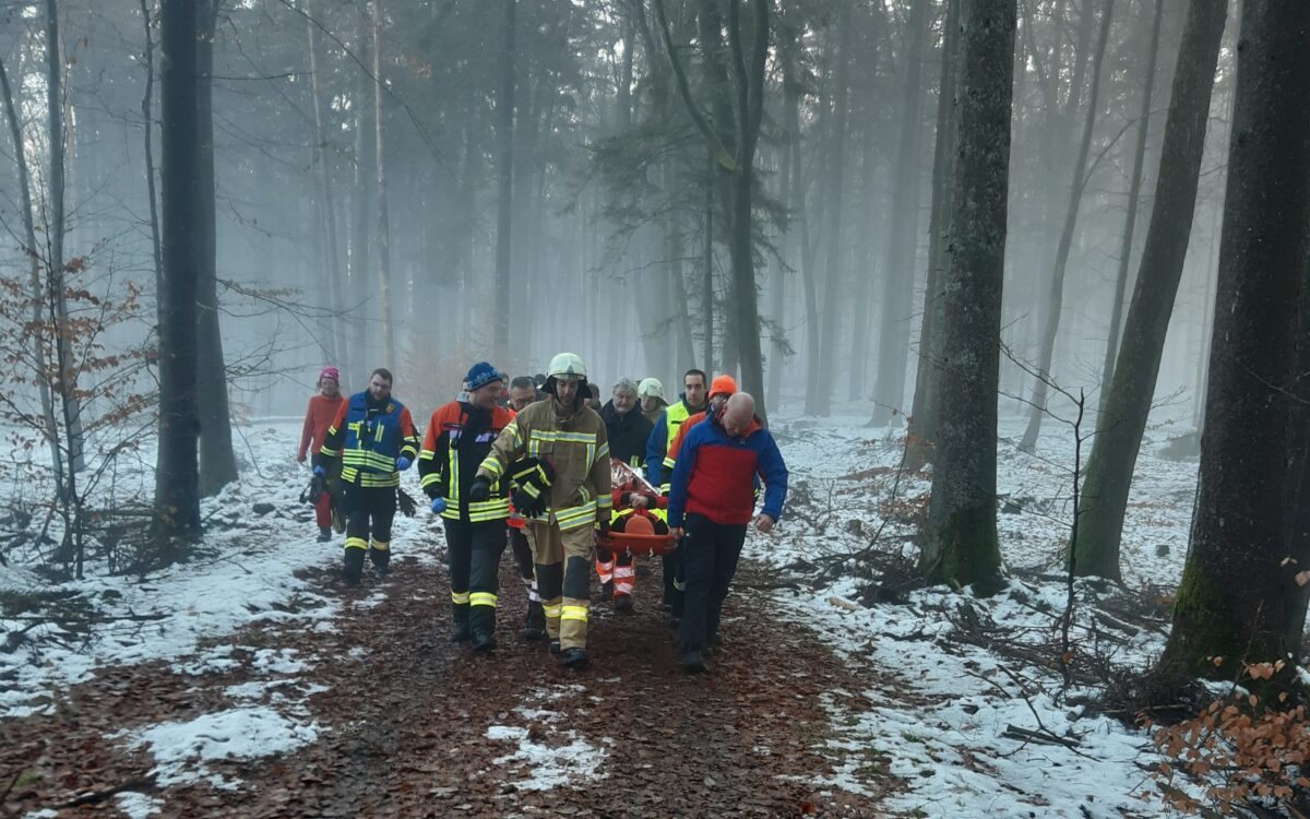 071223 Mespelbrunn Rettung aus Wald Quelle Kreisbrandinspektion AB 071223 Mespelbrunn Rettung aus Wald Quelle Kreisbrandinspektion AB