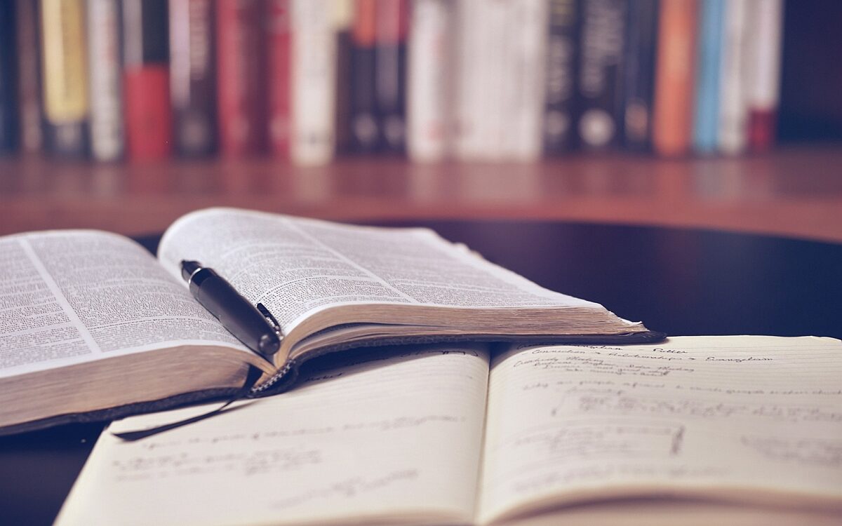 080322 Symbolbild Buch 080322 Symbolbild Buch