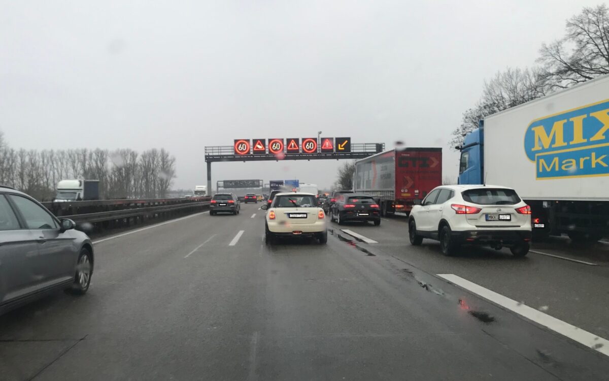 080323 A45 A66 Stau Unfall 080323 A45 A66 Stau Unfall