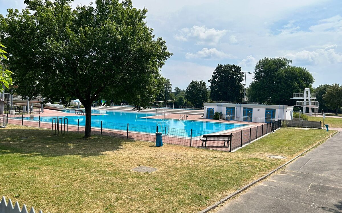 080623 Seligenstadt Freibad geschlossen Vandalismus 3 080623 Seligenstadt Freibad geschlossen Vandalismus 3