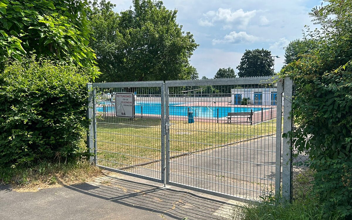 080623 Seligenstadt Freibad geschlossen Vandalismus 4 080623 Seligenstadt Freibad geschlossen Vandalismus 4