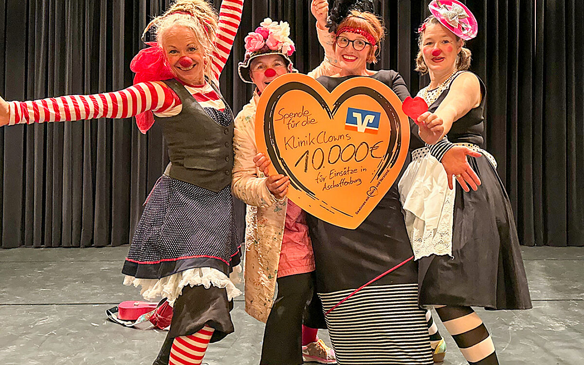 090124 AB Raiffeisen Volksbank Aschaffenburg 10 000 Euro Spende fuer Klinik Clowns 090124 AB Raiffeisen Volksbank Aschaffenburg 10 000 Euro Spende fuer Klinik Clowns