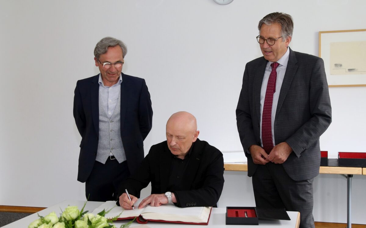 090522 AB Eintrag Goldenes Buch 090522 AB Eintrag Goldenes Buch