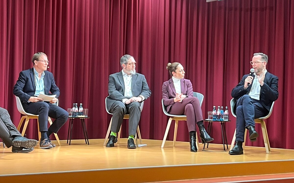 100226 HU Gespraechsrunde 3 100226 HU Gespraechsrunde 3