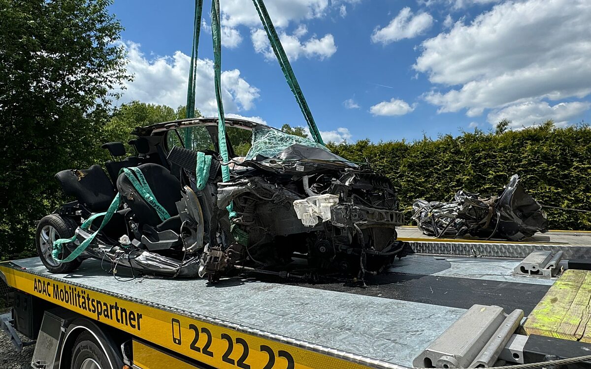 100524 weibersbrunn zerstoertes auto 100524 weibersbrunn zerstoertes auto