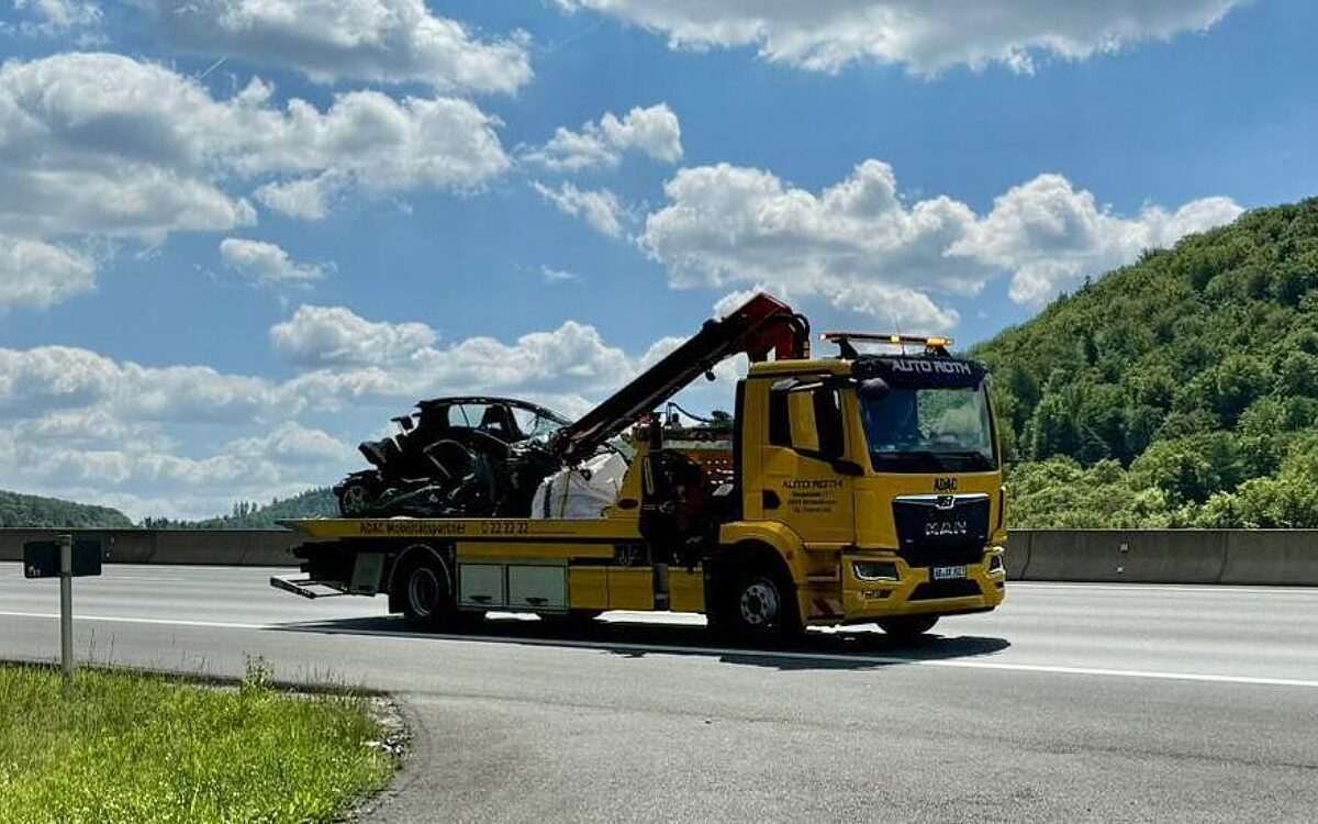 100524 weibersbrunn zwei haelften detail 100524 weibersbrunn zwei haelften detail