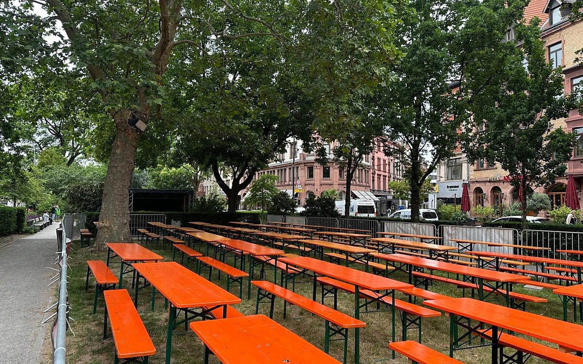 100626 AB Herstallturm Biergarten
