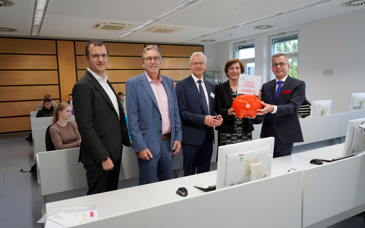 101024 TH AB Spendenuebergabe 101024 TH AB Spendenuebergabe