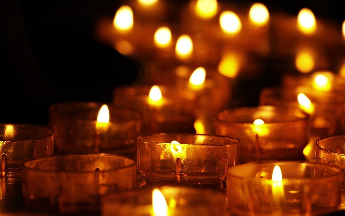 110322 Symbolbild Kerze Erinnerung Andacht 110322 Symbolbild Kerze Erinnerung Andacht