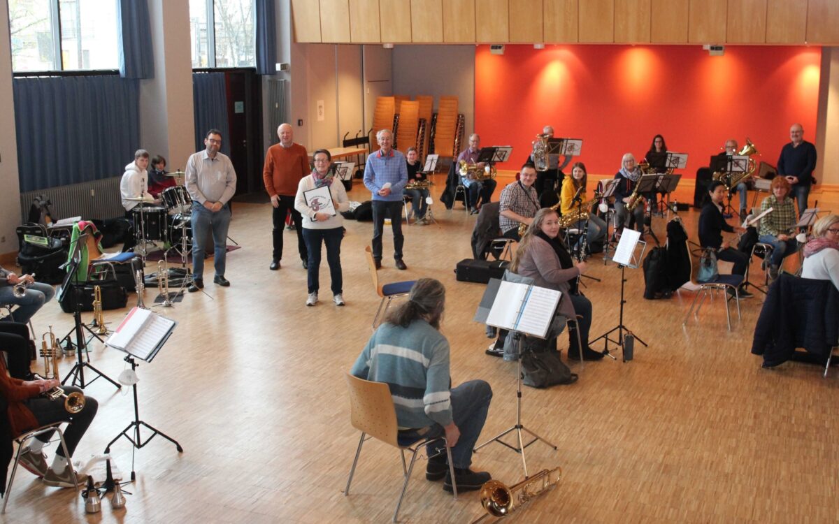 110522 Rodenbacher Blasorchester spendet fuer Ukraine 110522 Rodenbacher Blasorchester spendet fuer Ukraine