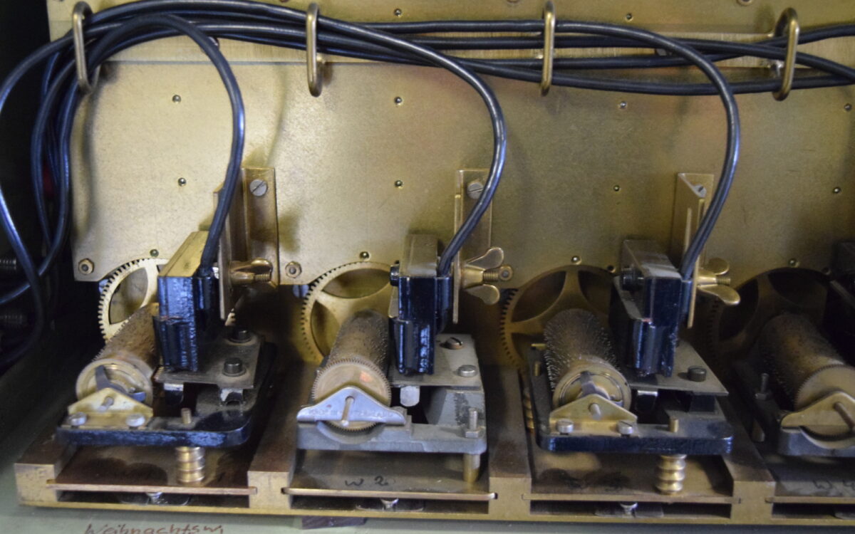 111221 Seligenstadt Walzen der Spieluhr D Kae 111221 Seligenstadt Walzen der Spieluhr D Kae